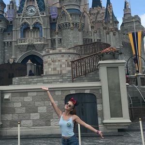 Meet your Posher, Caitlyn